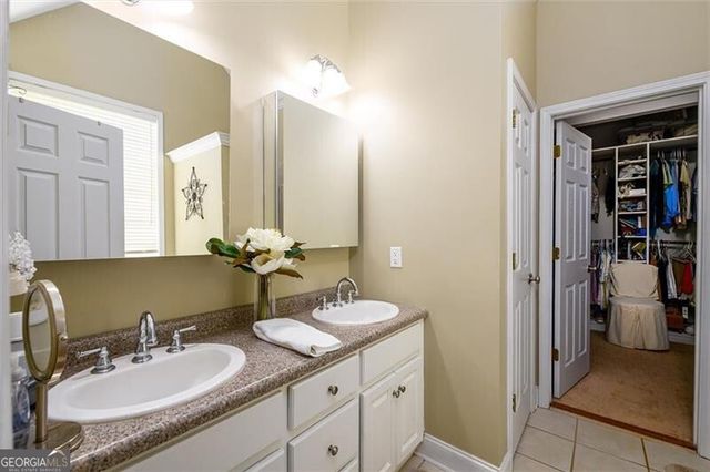 9390 Resort Circle, Gainesville, GA 30506