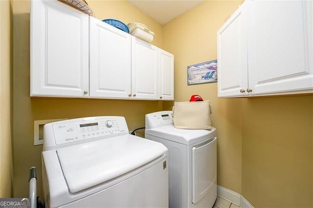 9390 Resort Circle, Gainesville, GA 30506