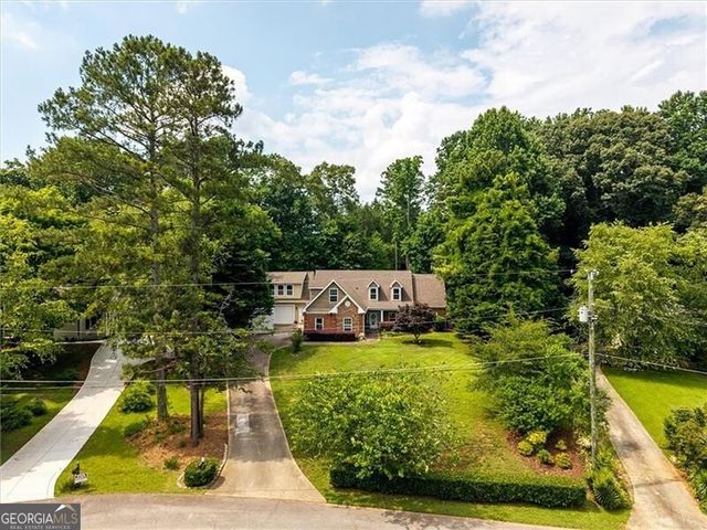 9390 Resort Circle, Gainesville, GA 30506