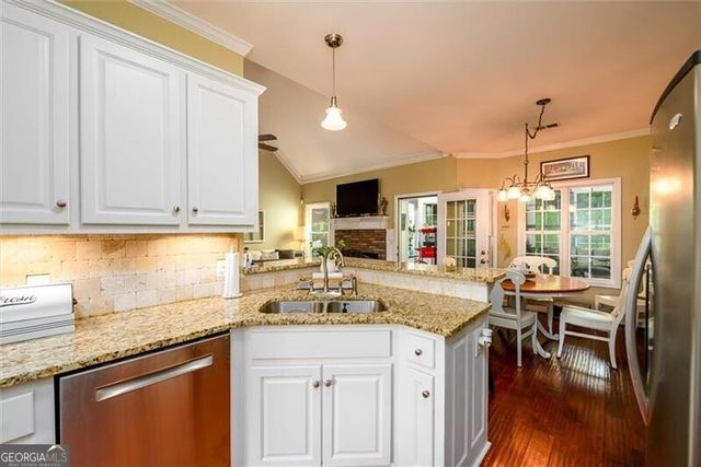 9390 Resort Circle, Gainesville, GA 30506