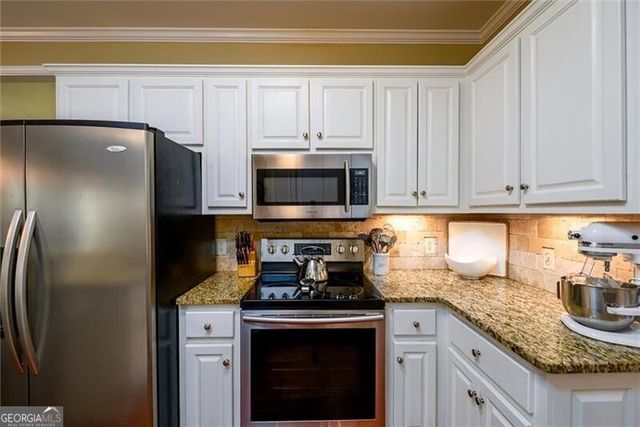 9390 Resort Circle, Gainesville, GA 30506