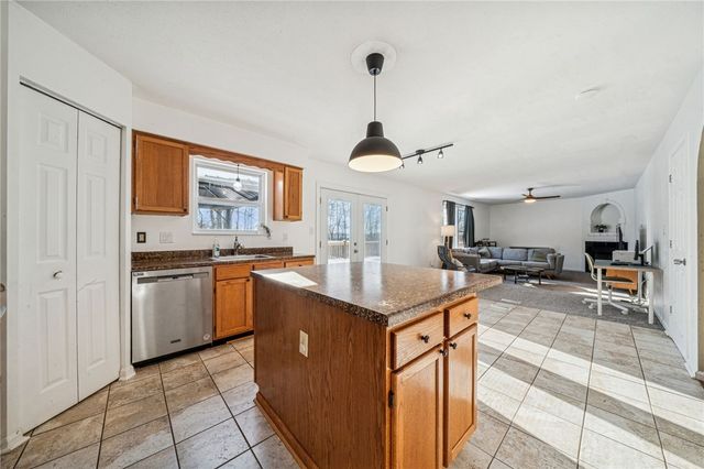 337 Chanticleer Cir, New Stanton, PA 15672