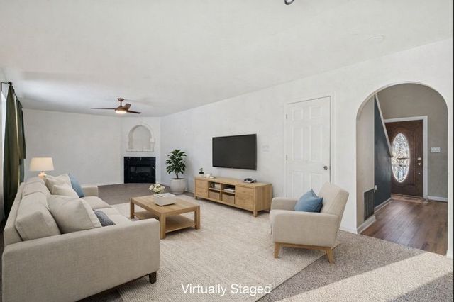 337 Chanticleer Cir, New Stanton, PA 15672