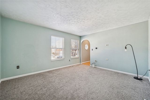 337 Chanticleer Cir, New Stanton, PA 15672