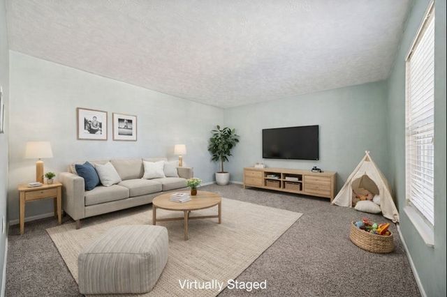 337 Chanticleer Cir, New Stanton, PA 15672