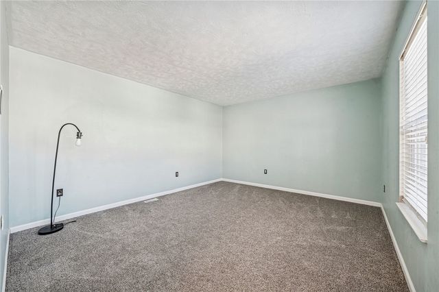 337 Chanticleer Cir, New Stanton, PA 15672