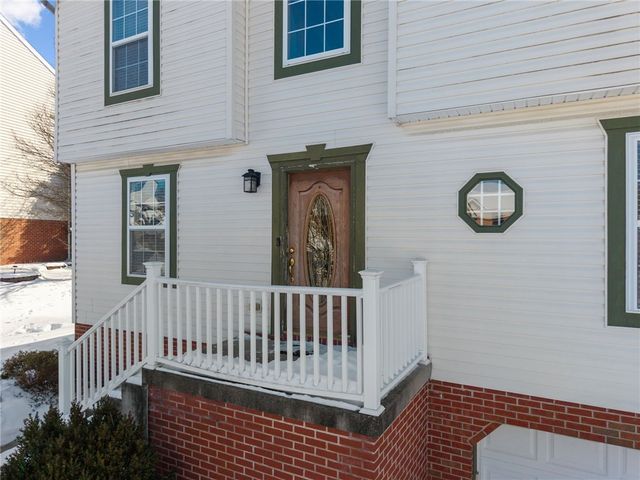 337 Chanticleer Cir, New Stanton, PA 15672