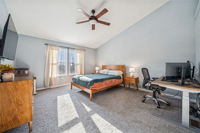 337 Chanticleer Cir, New Stanton, PA 15672