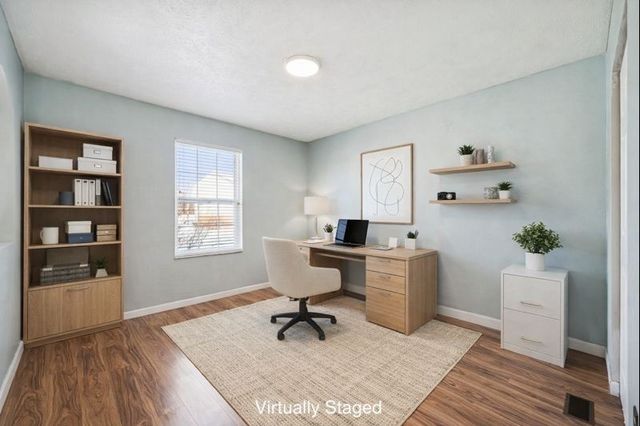 337 Chanticleer Cir, New Stanton, PA 15672