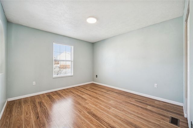 337 Chanticleer Cir, New Stanton, PA 15672