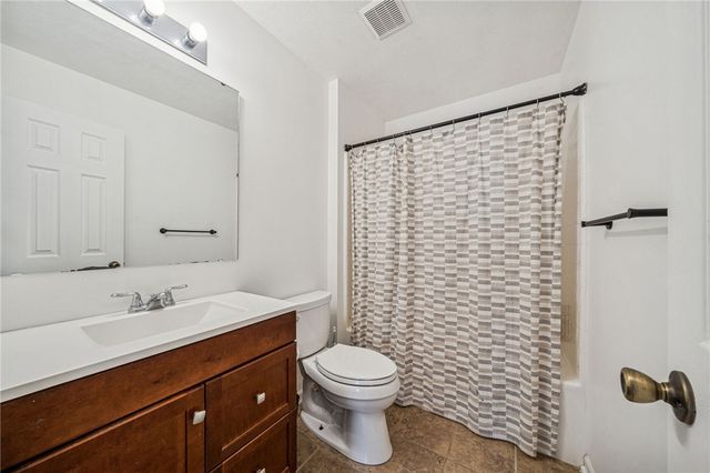 337 Chanticleer Cir, New Stanton, PA 15672