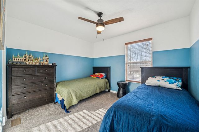 337 Chanticleer Cir, New Stanton, PA 15672