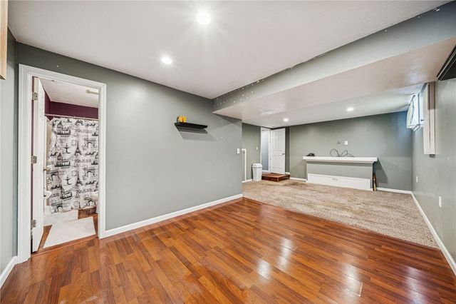 337 Chanticleer Cir, New Stanton, PA 15672