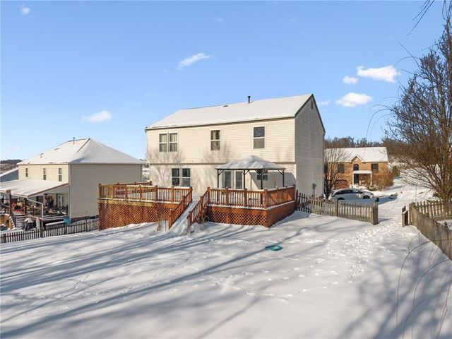 337 Chanticleer Cir, New Stanton, PA 15672