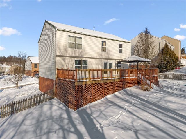 337 Chanticleer Cir, New Stanton, PA 15672