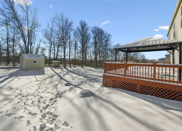 337 Chanticleer Cir, New Stanton, PA 15672