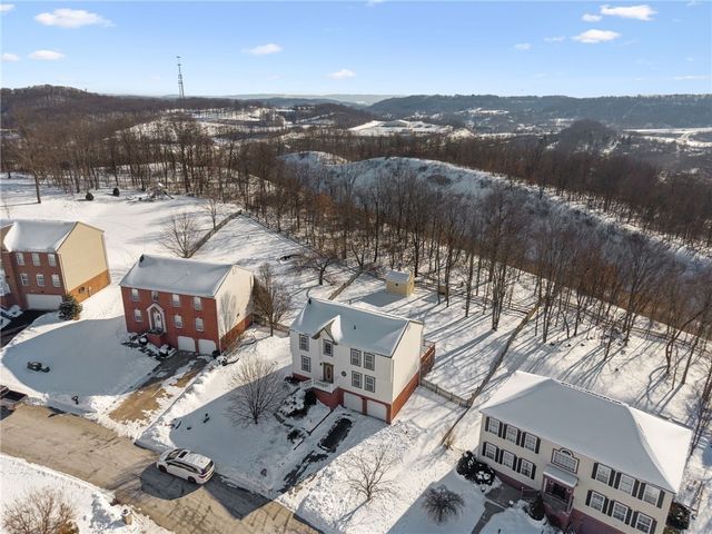 337 Chanticleer Cir, New Stanton, PA 15672