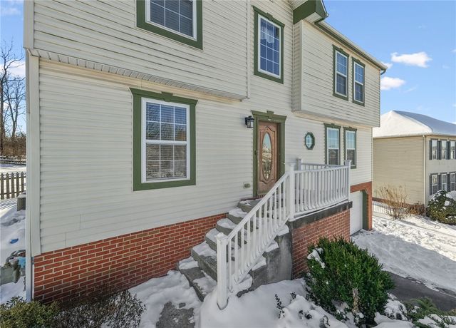 337 Chanticleer Cir, New Stanton, PA 15672