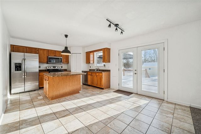 337 Chanticleer Cir, New Stanton, PA 15672