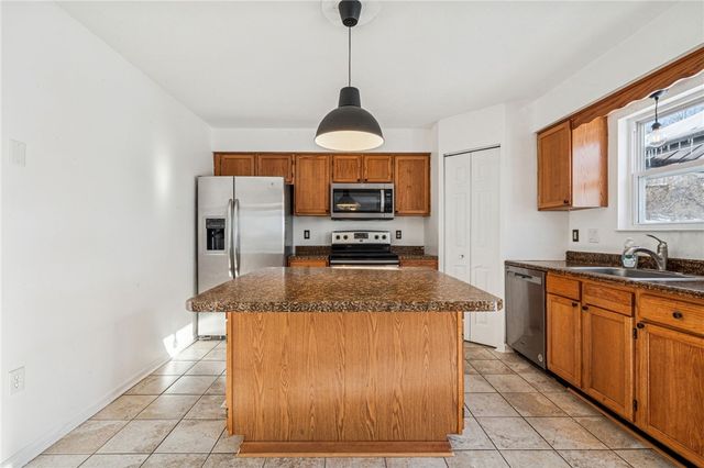 337 Chanticleer Cir, New Stanton, PA 15672