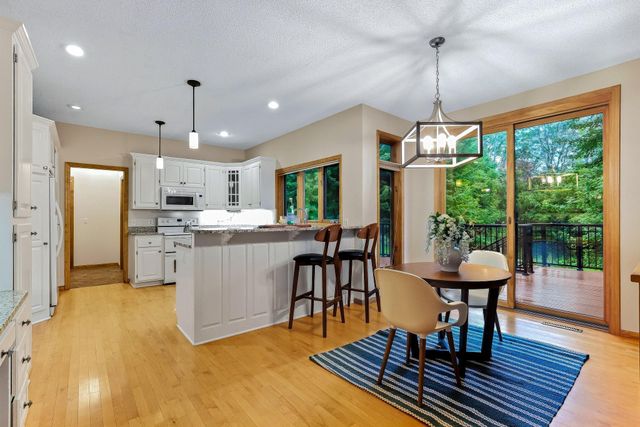 2413 Bridle Creek Trail, Chanhassen, MN 55317