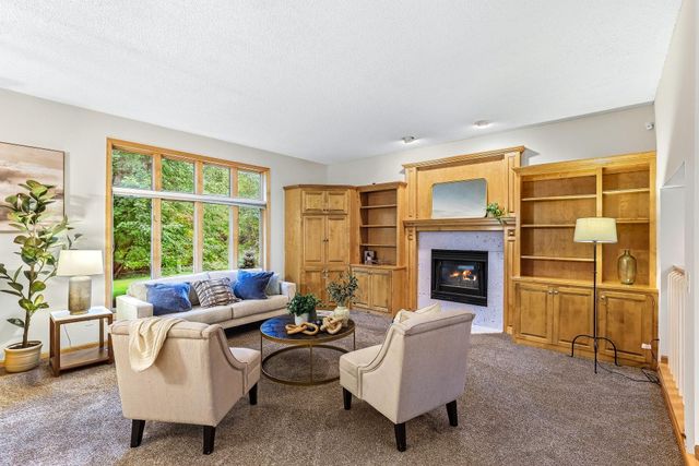 2413 Bridle Creek Trail, Chanhassen, MN 55317