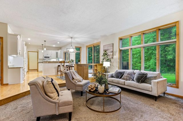 2413 Bridle Creek Trail, Chanhassen, MN 55317