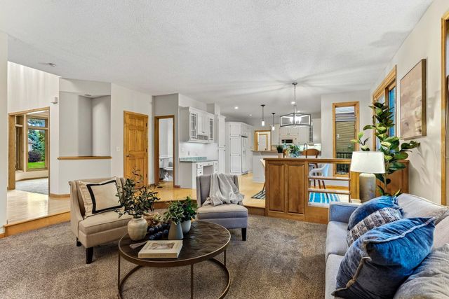 2413 Bridle Creek Trail, Chanhassen, MN 55317