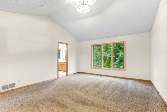 2413 Bridle Creek Trail, Chanhassen, MN 55317