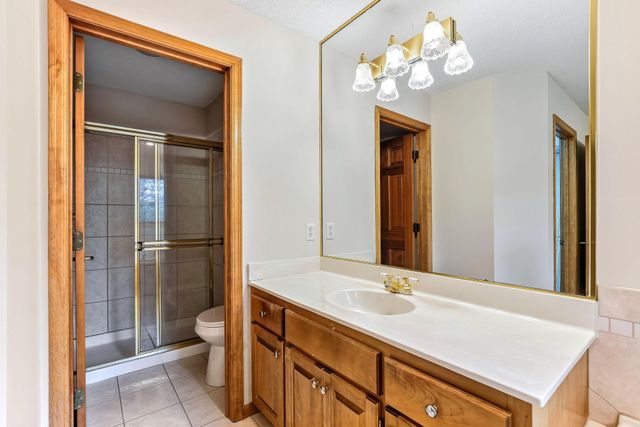 2413 Bridle Creek Trail, Chanhassen, MN 55317