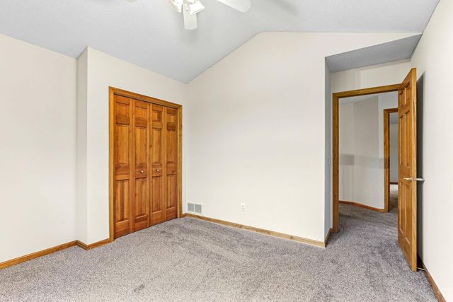 2413 Bridle Creek Trail, Chanhassen, MN 55317