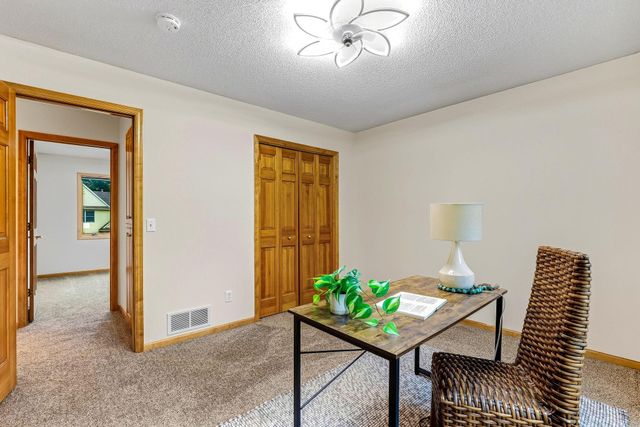 2413 Bridle Creek Trail, Chanhassen, MN 55317
