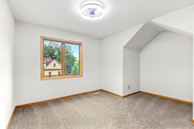 2413 Bridle Creek Trail, Chanhassen, MN 55317