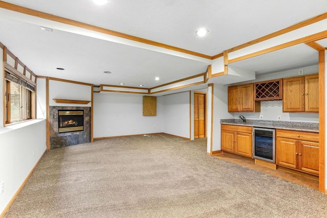 2413 Bridle Creek Trail, Chanhassen, MN 55317
