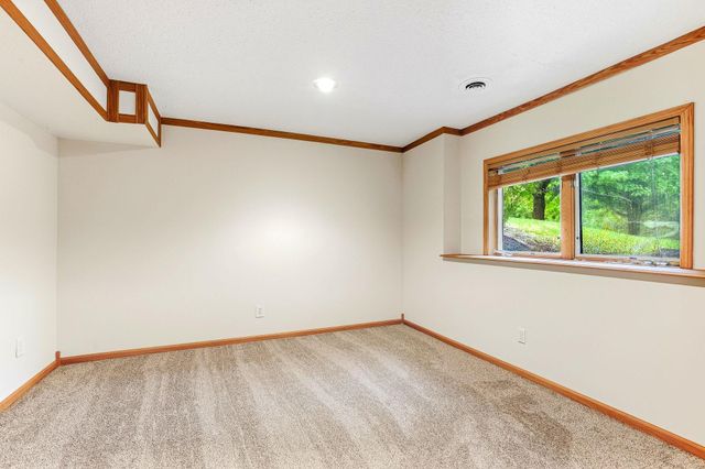 2413 Bridle Creek Trail, Chanhassen, MN 55317
