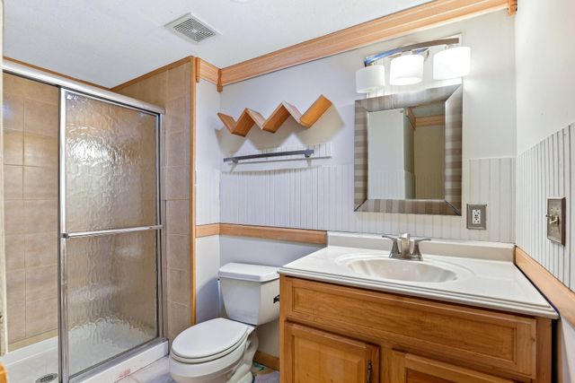 2413 Bridle Creek Trail, Chanhassen, MN 55317