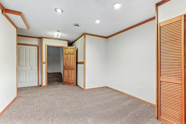 2413 Bridle Creek Trail, Chanhassen, MN 55317