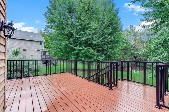 2413 Bridle Creek Trail, Chanhassen, MN 55317