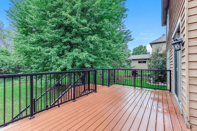 2413 Bridle Creek Trail, Chanhassen, MN 55317