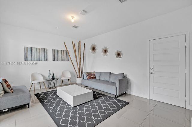 4703 NW 84th Ct 4703, Doral, FL 33166