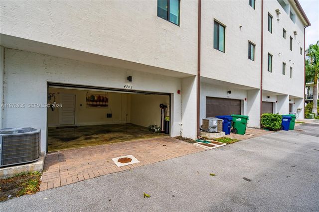 4703 NW 84th Ct 4703, Doral, FL 33166