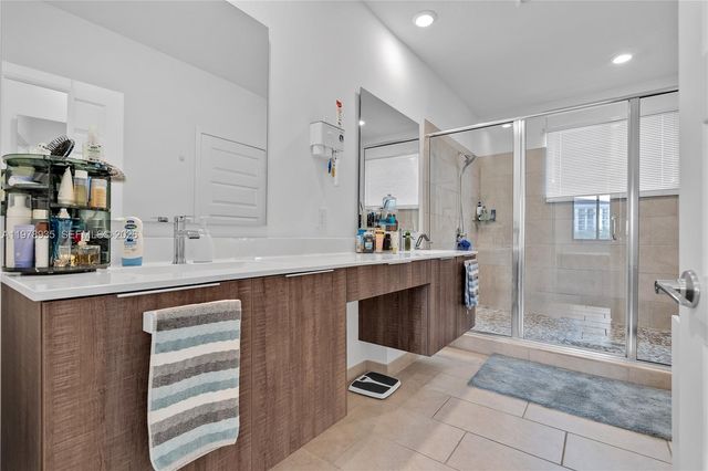 4703 NW 84th Ct 4703, Doral, FL 33166