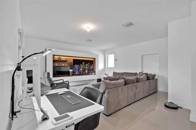 4703 NW 84th Ct 4703, Doral, FL 33166