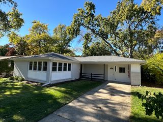 326 Indian Drive, Glen Ellyn, IL 60137