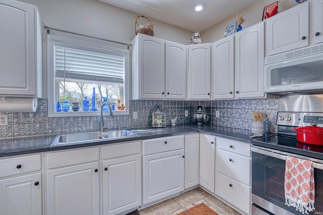 4433 Stone Garden Lane, Newburgh, IN 47630