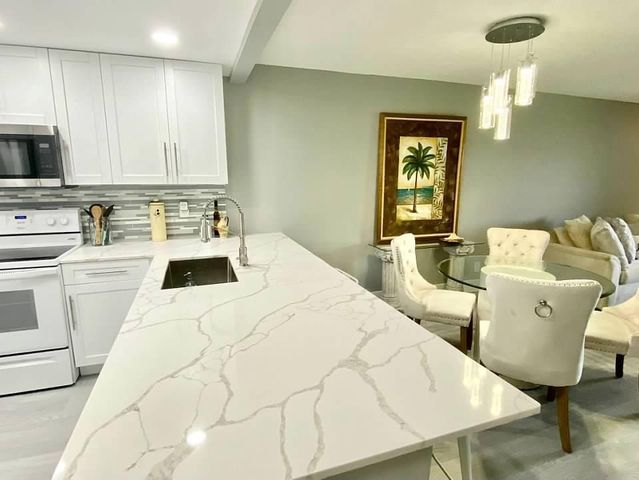 6461 NW 2nd Avenue 409, Boca Raton, FL 33487