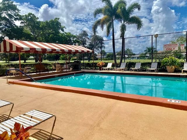 6461 NW 2nd Avenue 409, Boca Raton, FL 33487