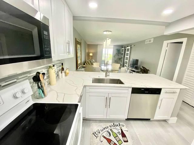 6461 NW 2nd Avenue 409, Boca Raton, FL 33487