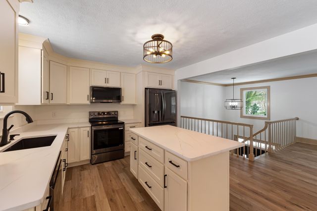 5 Cavalier Drive, Huntington, WV 25701