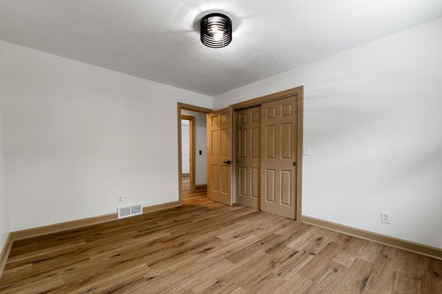 5 Cavalier Drive, Huntington, WV 25701